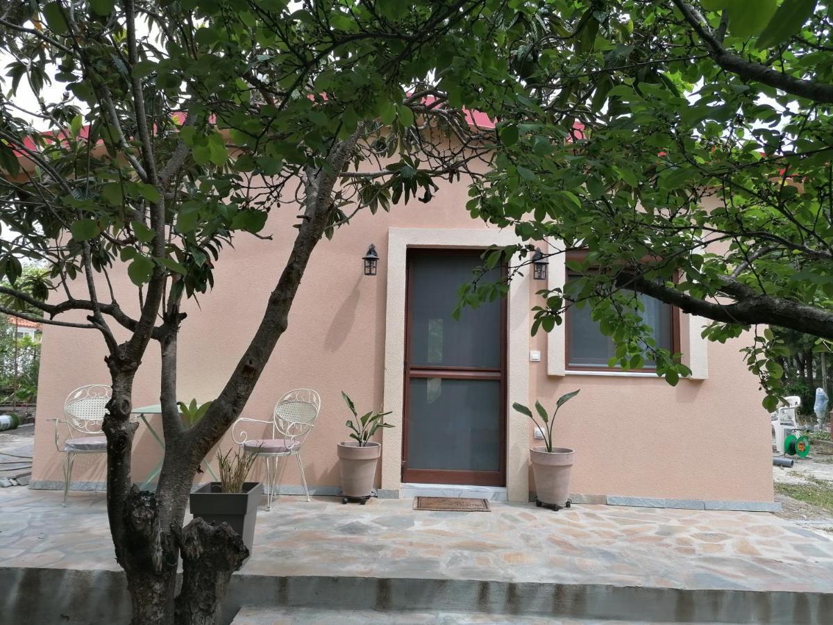 Tiny House By The Sea Villa Nea Skioni Exterior photo
